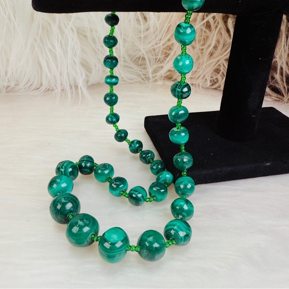 Vintage Green Malachite Heavy Cold graduating size Beaded Necklace - Picture 6 of 10